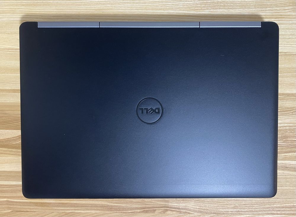 Dell Precision 7520 | i5 | AMD WX4130 | 16gb | SSD 256 gb | IPS