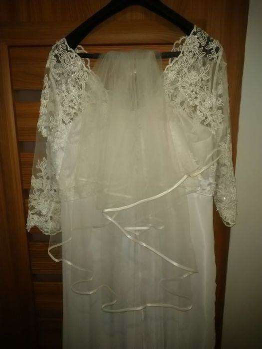 Biała suknia ślubna