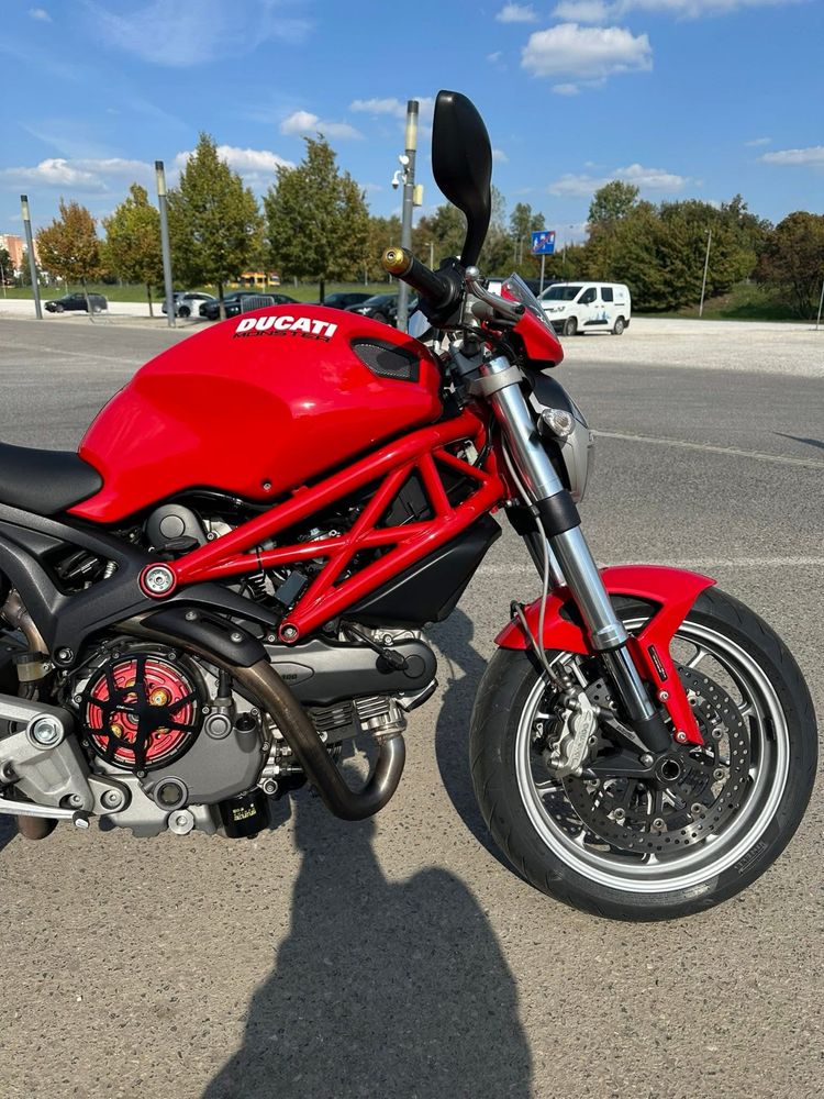 Ducati Monster 1100 + dodatki