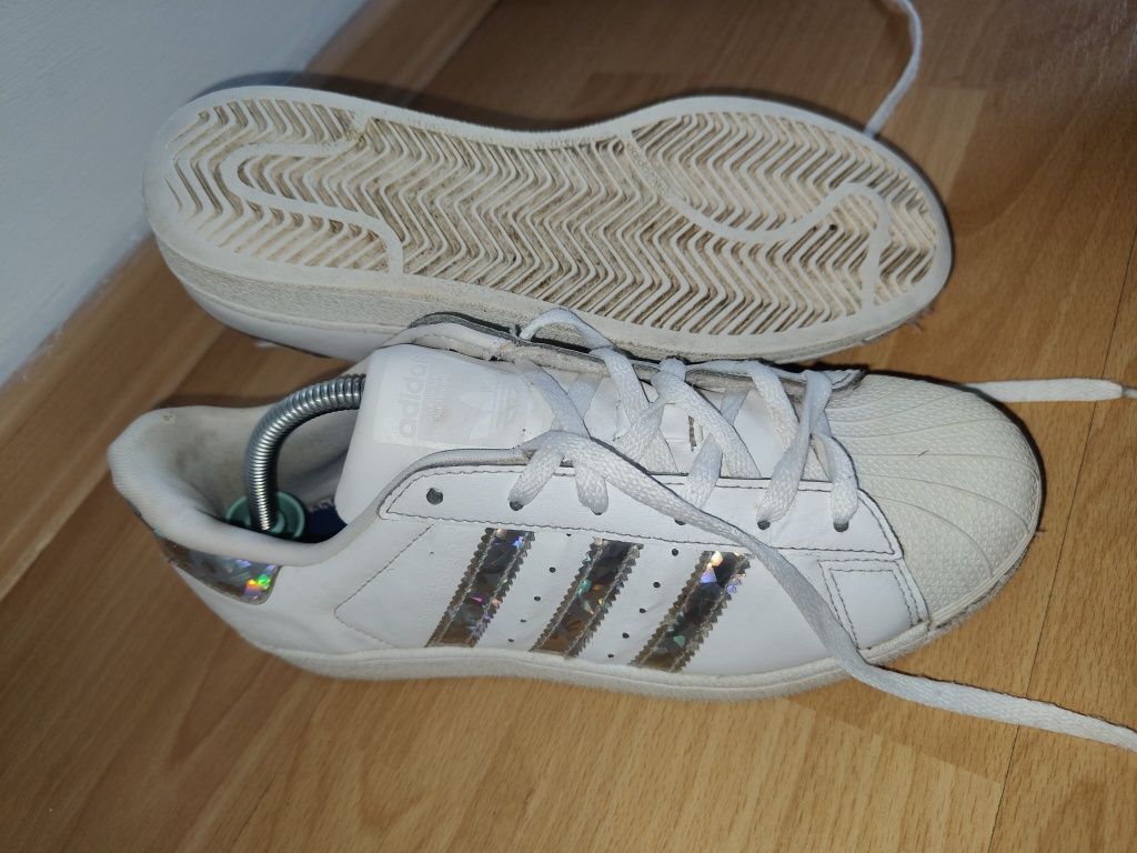 Buty sportowe Adidas Super Star C r 36 1/2 błyszczące paski logo