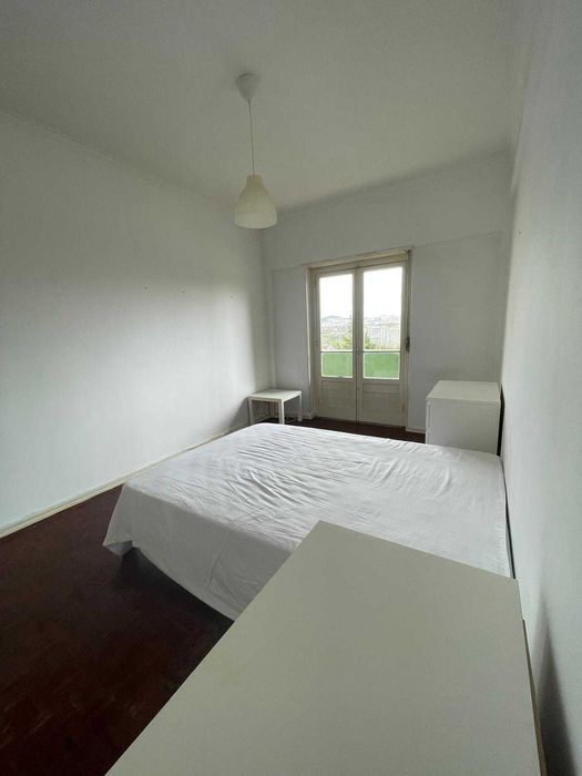 Quarto Casal Benfica sem caução c Varanda