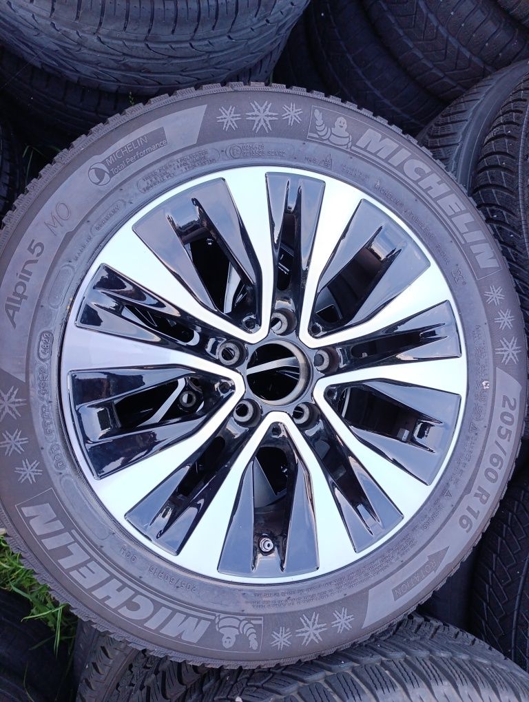 Opony zimowe Michelin alpin 5 jak nowe 4 x 8,1 mm 2022r z montażem