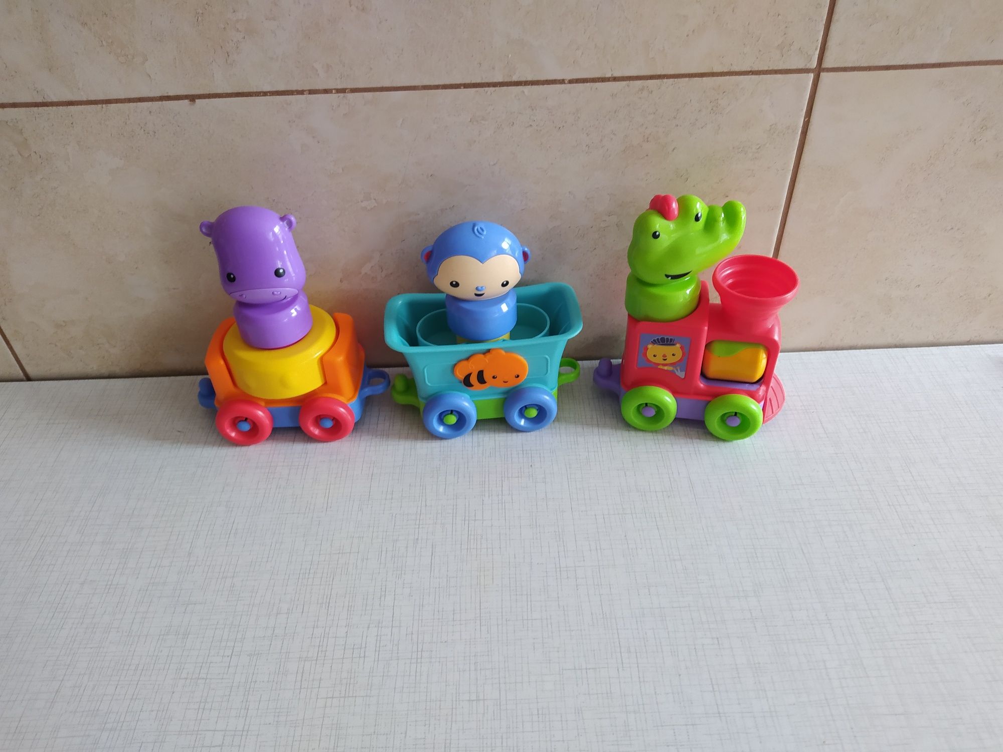 Pociąg Fisher Price lokomotywa ciuchcia grzechotki zwierzątka