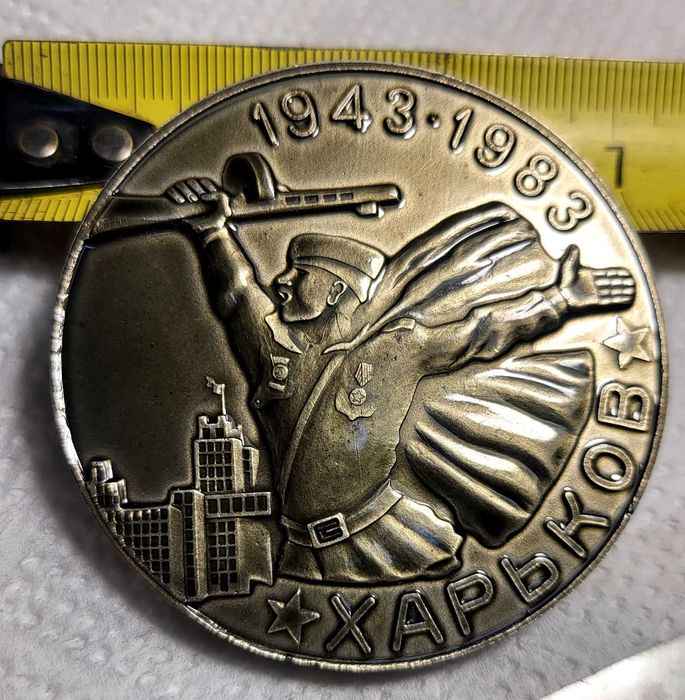 Редкая настольная медаль, Харьков 40,лет,статуэтка, sharp