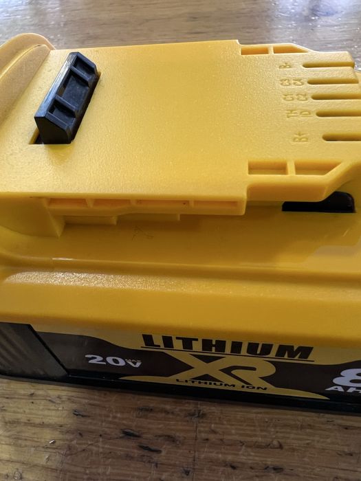 Bateria Dewalt AY18V20V Max XR 20V 8Ah - NOVO
