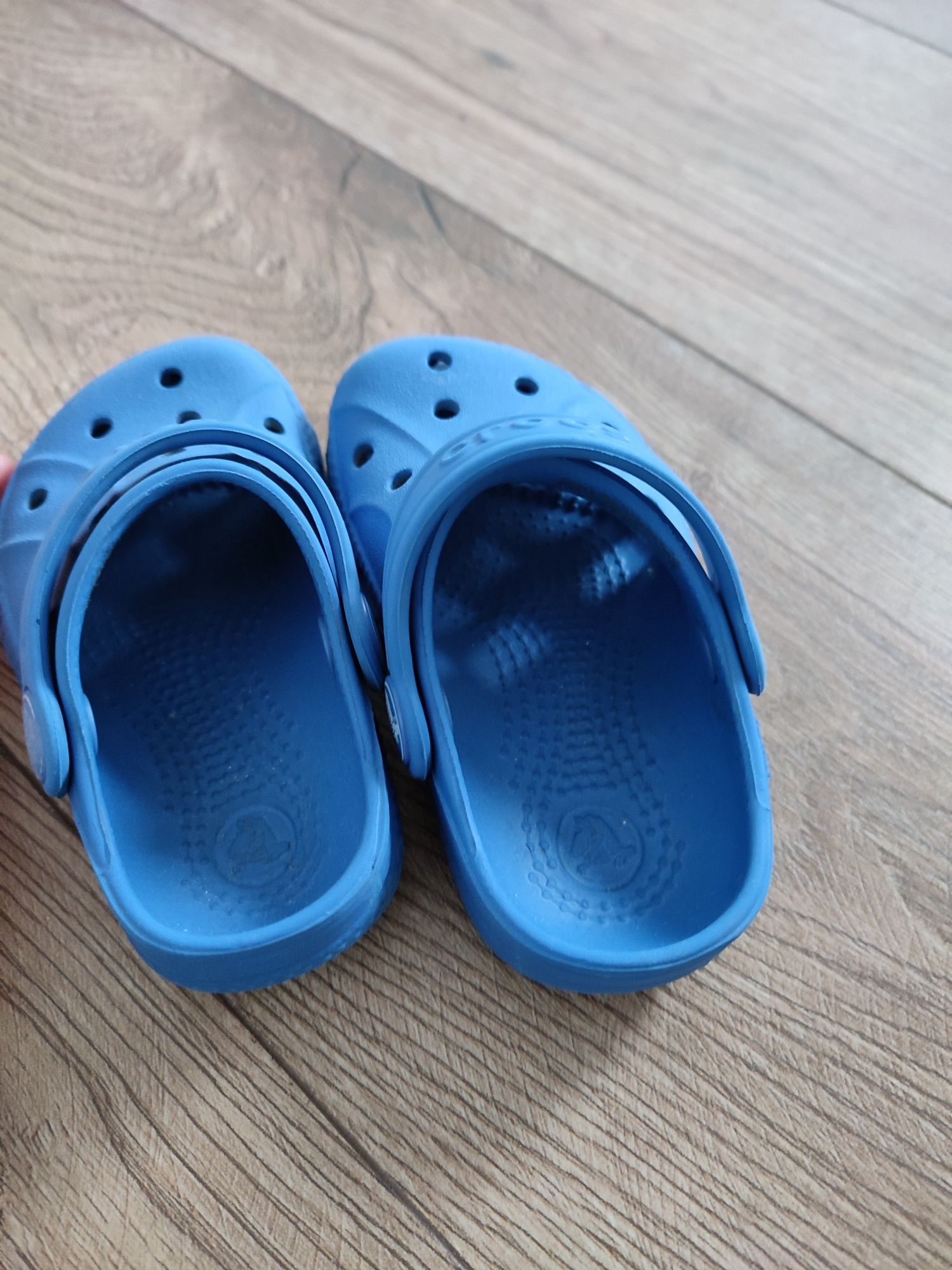 Crocs 20 C4 C5 niebieskie klapeczki pantofle klapki basen