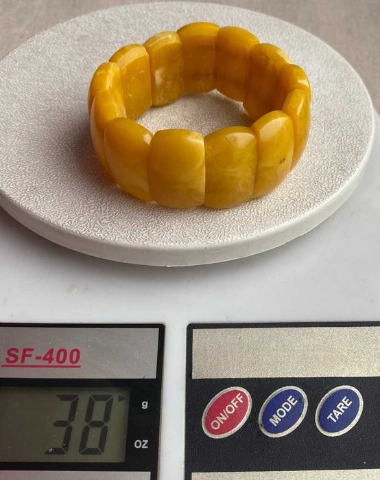 Старый бакелит. Под янтарь.