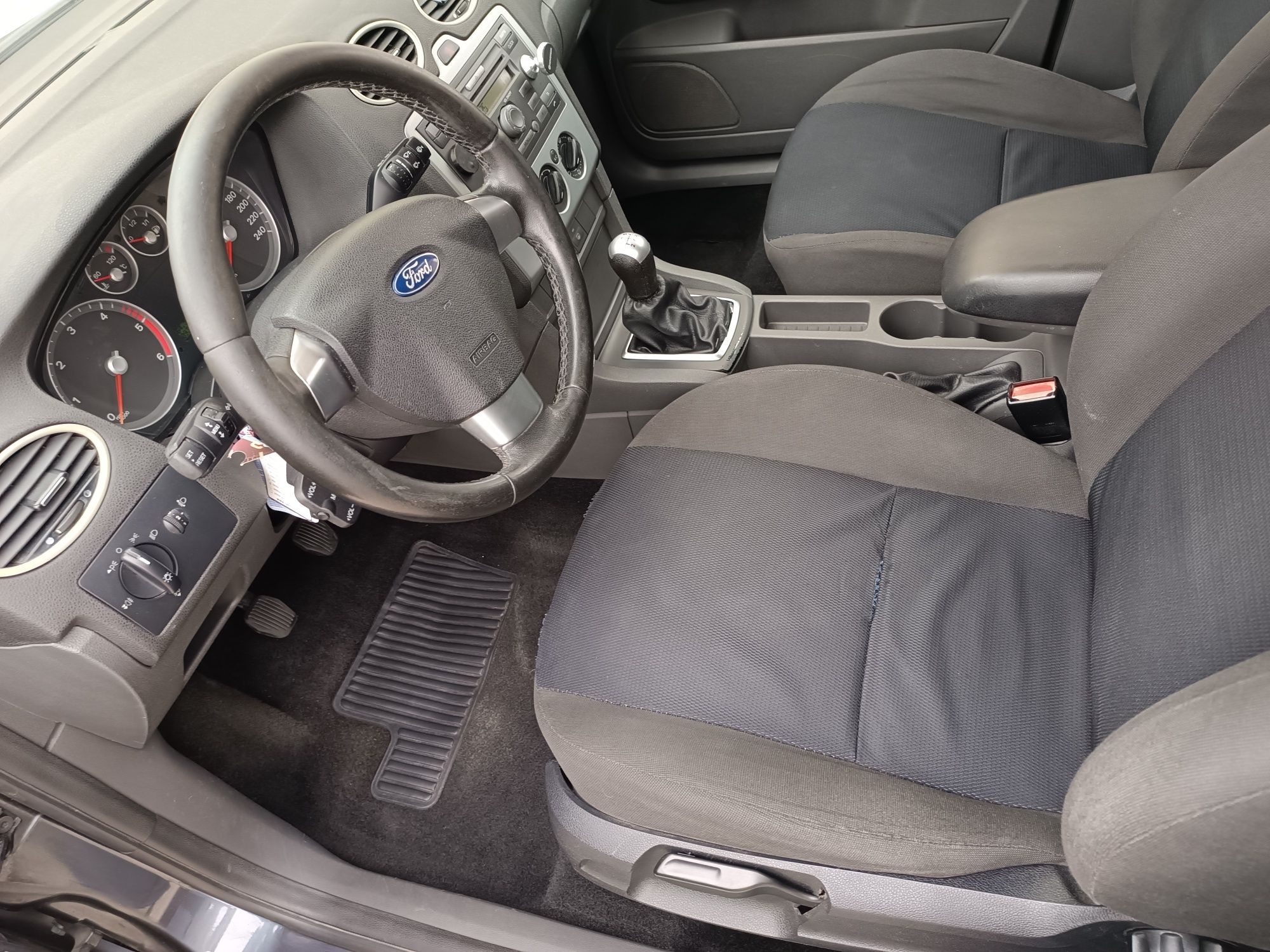 Ford Focus 1.6 TDCi – 110cv – Nacional – Bem estimado