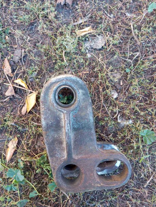 Продам скобу вилку на поперечину мтз ЮМЗ т-40