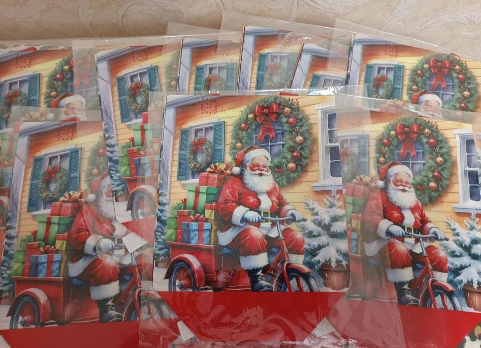 Новорічні подарункові пакети