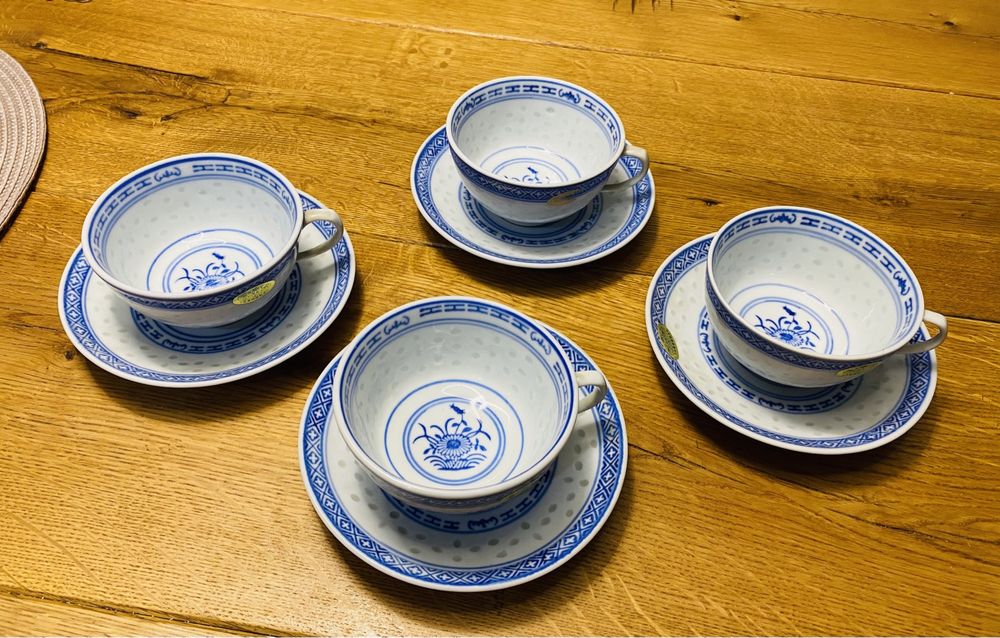 Chińska porcelana z wtopionym ryżem -4 filiżanki z podstawkiem