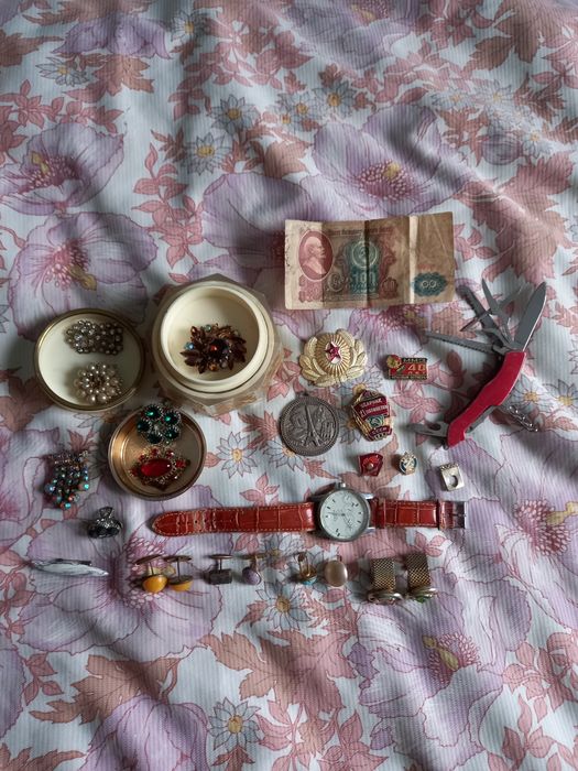 Продам Брошки старых годов