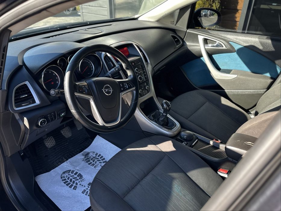 OPEL ASTRA 2010 року, 1.4 газ/бензин, механіка, передній привід