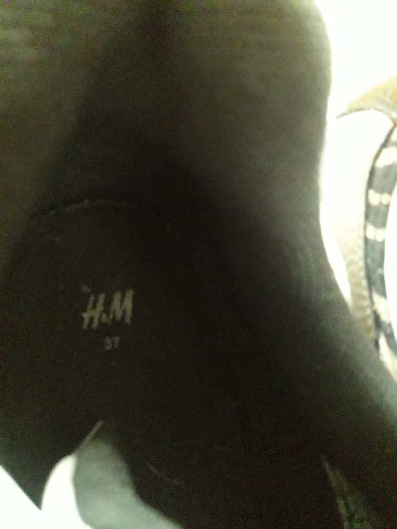 Buty sportowe firmy H&M w rozmiarze 37 w bardzo dobrym stanie.