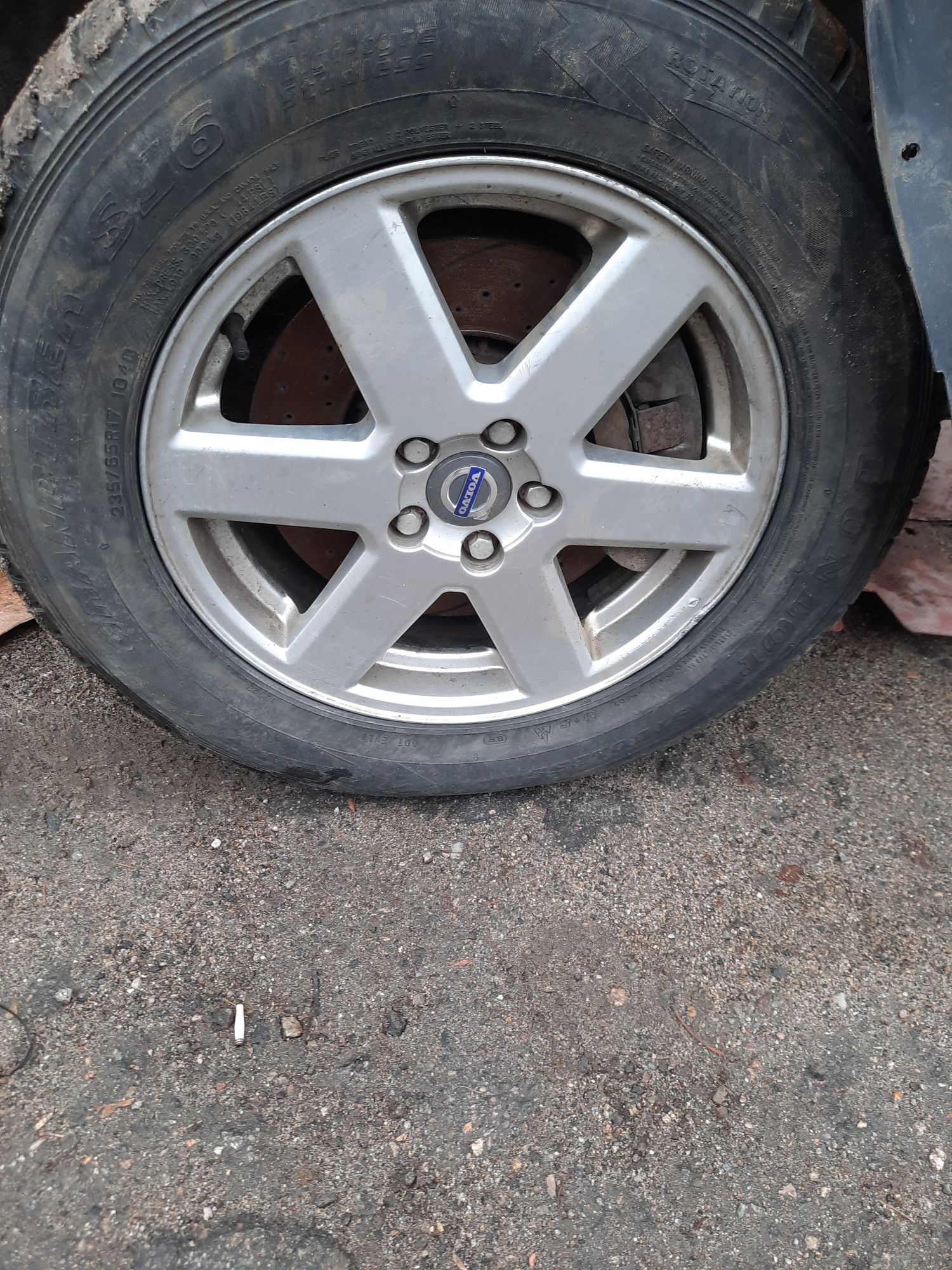 Продам диски с резиной  235 65 r 17   зима