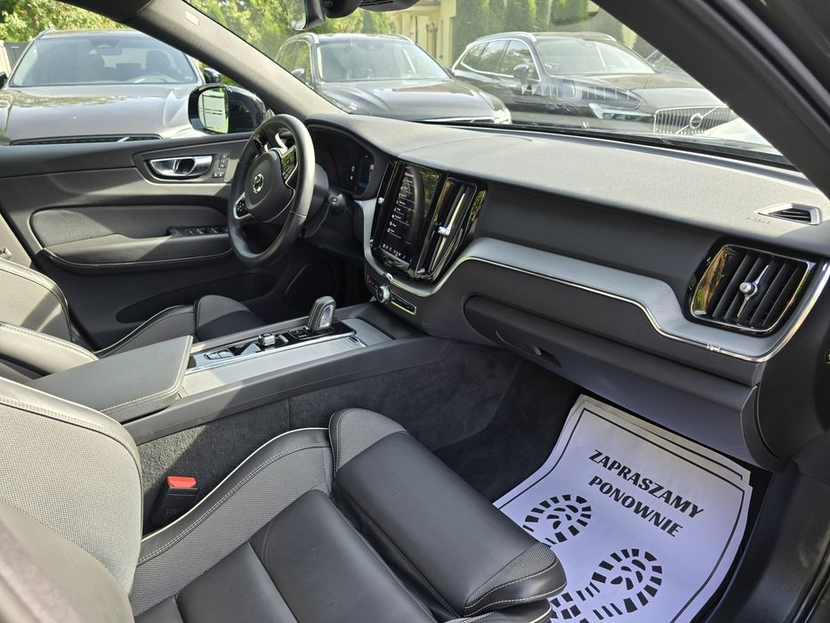 Volvo XC 60 B4 2023r R-DESIGN DARK PLUS kamera asystent Z NIEMIEC