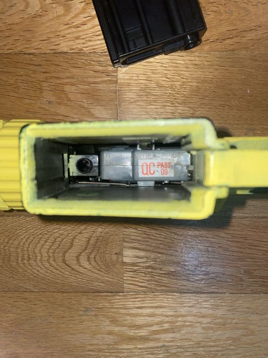 Airsoft m4 eletrica AEG com red dot full metal