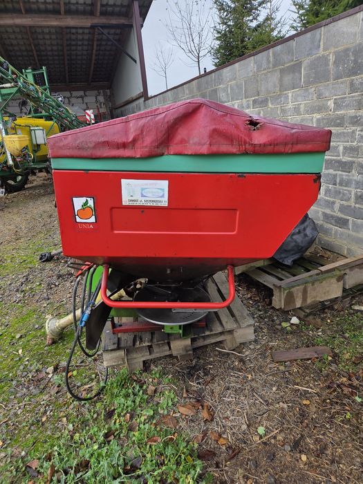 Roziewacz  nawozu unia mx premium