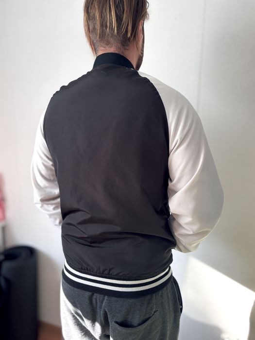 Kurtka bejsbolowka czarno biala modna meska przejsciowa Cropp