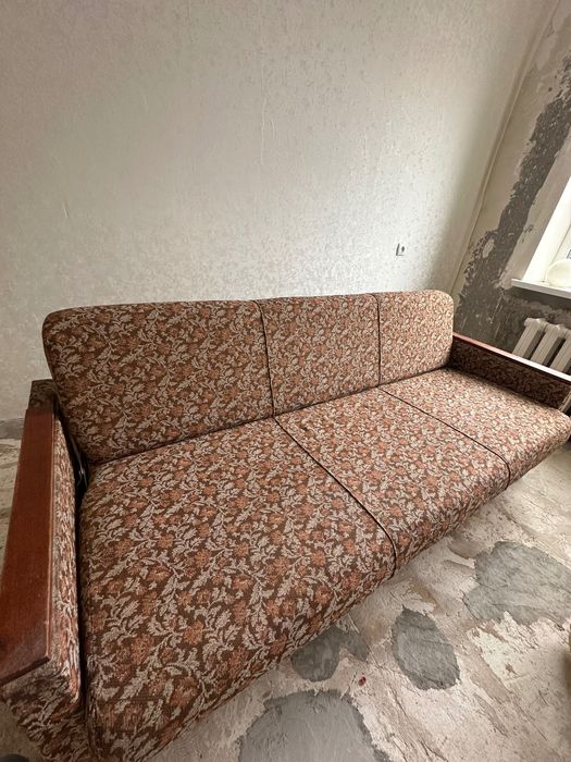Віддам диван безкоштовно