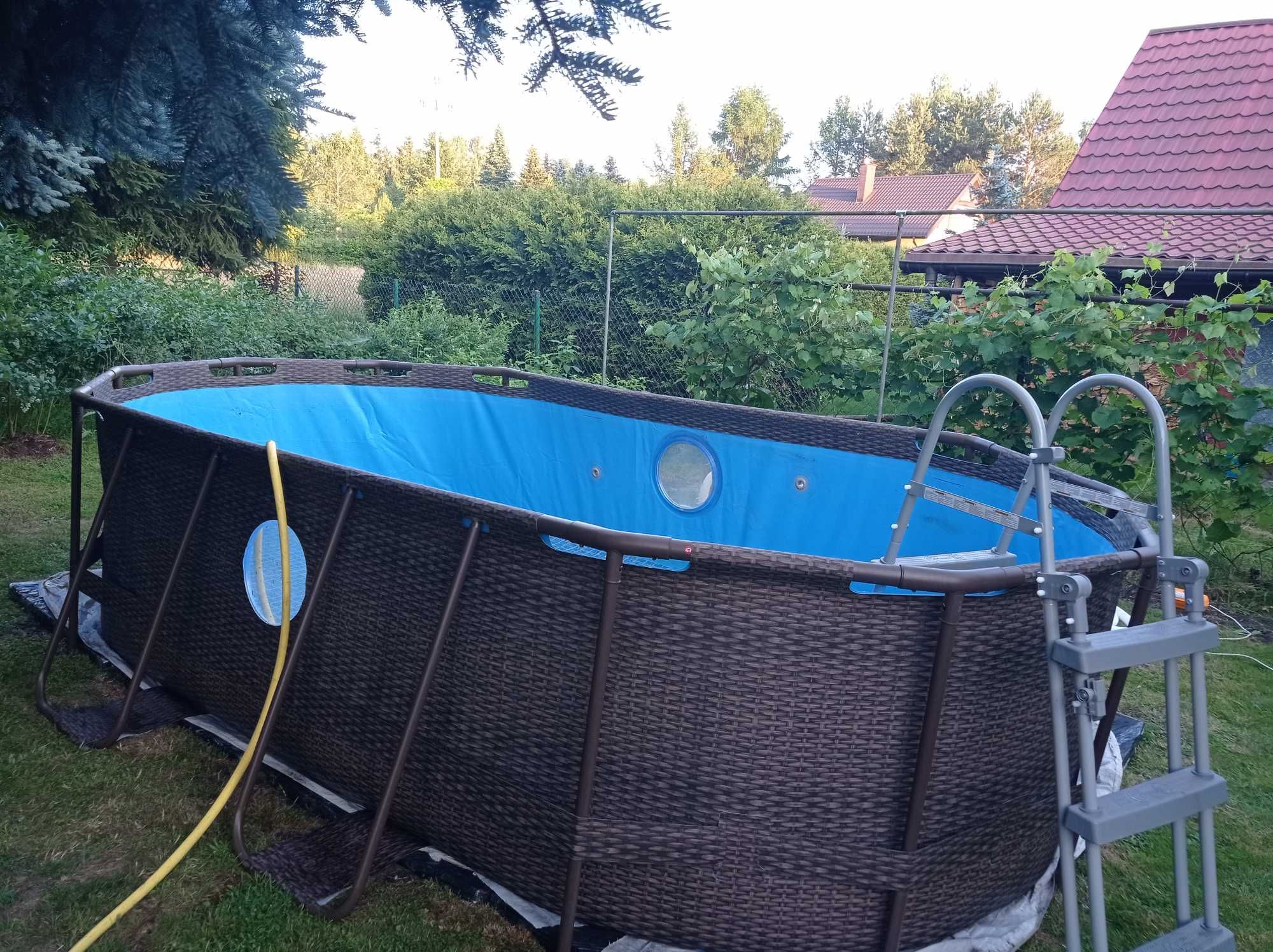 BASEN stelażowy 427X250X100 BESTWAY 56714 z pompą piaskową i pokrywą