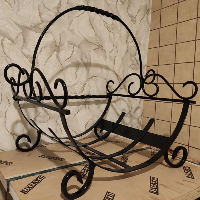 Кована дровниця для камiну ,мангалу печi або котла .