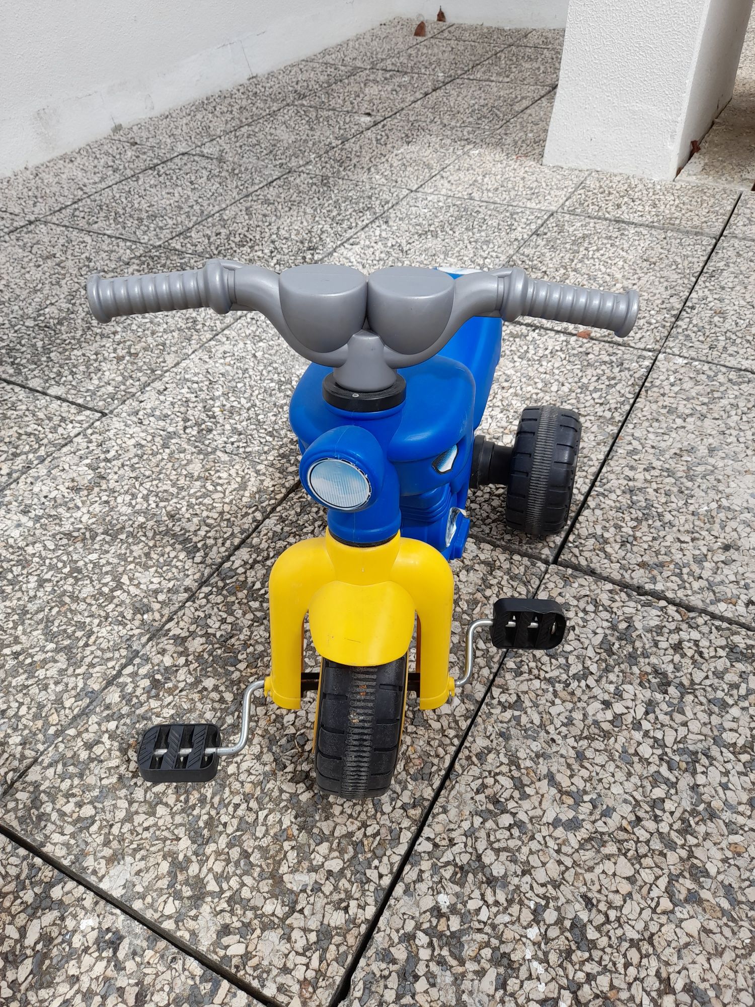 Vendo triciclo de criança