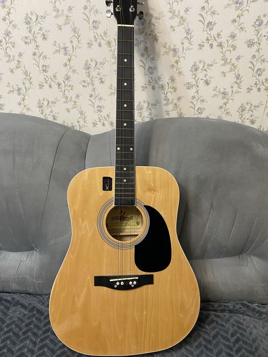 Гітара, майже нова