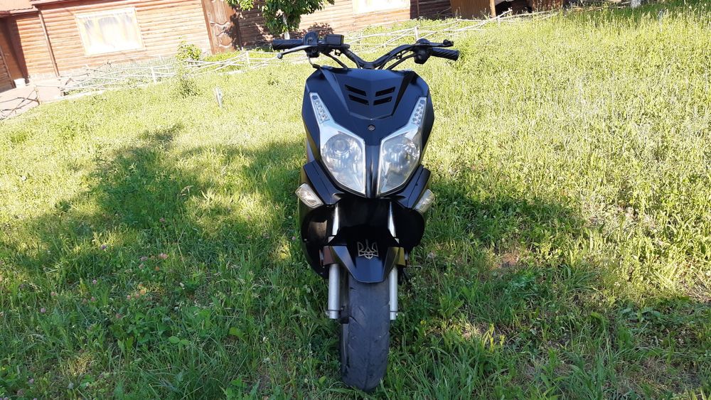 Макси скутер Ямаха-супер.Возможен обмен на макси электро самокат