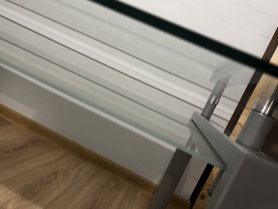Szklany stół – elegancki i funkcjonalny