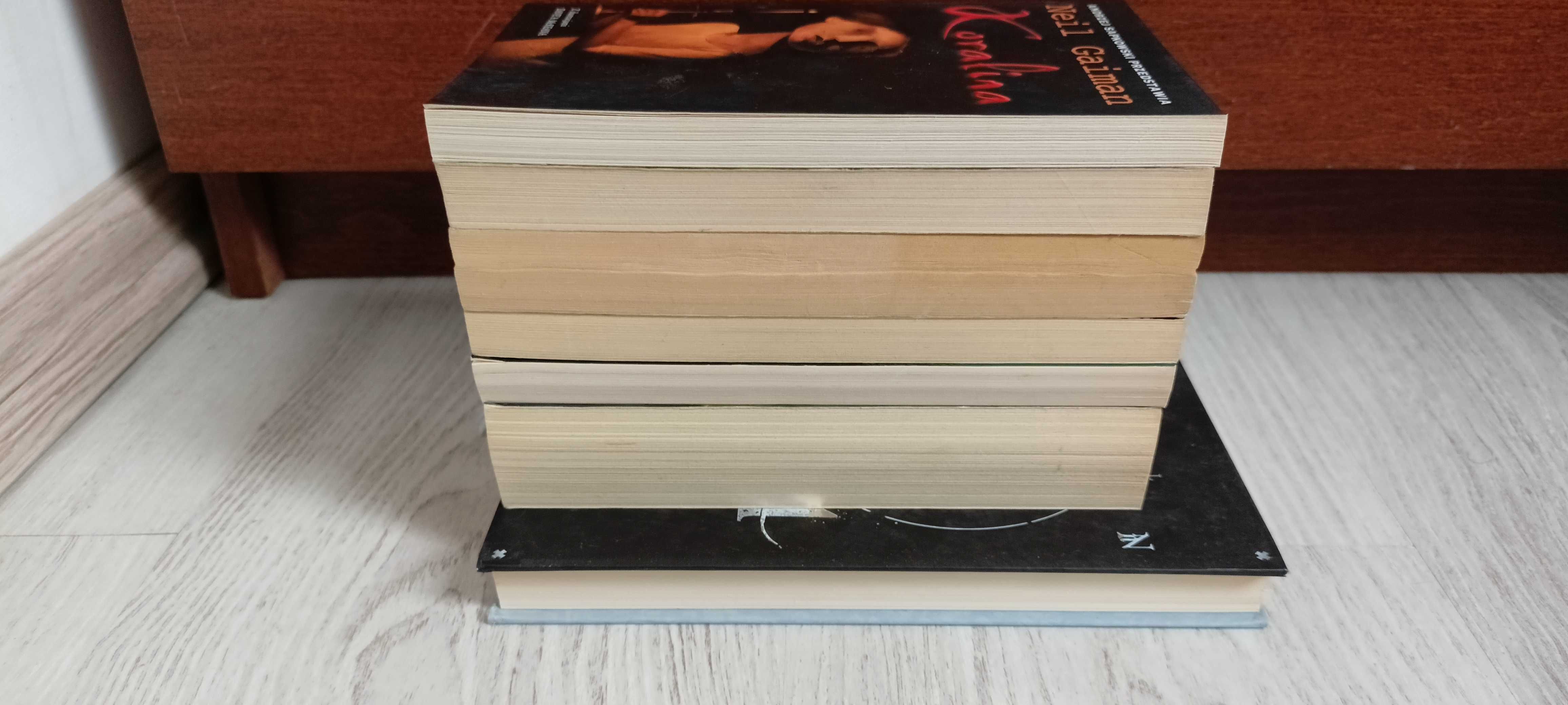 7x Neil Gaiman Koralina M jak magia Gwiezdny pył Amerykańscy bogowie