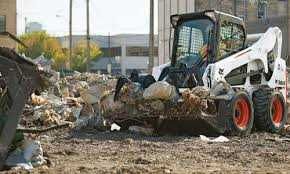 Демонтаж будинків сараю вивіз глини сміття погрущик бобкет ескаватор