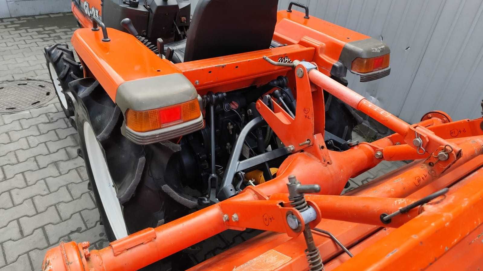 Japoński traktorek Kubota GL 23 z glebogryzarką 4x4 Rewers 23 km