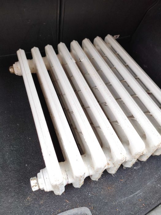 Grzejniki żeliwne żeberkowe, używane, w pełni sprawne