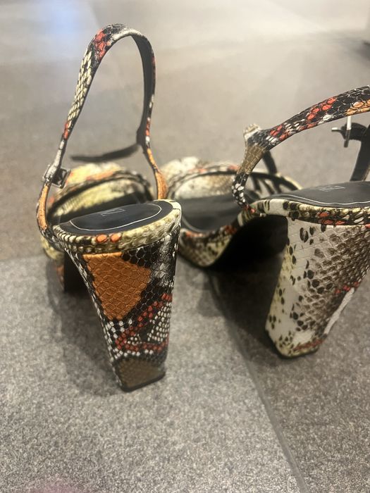 Vendo sandalias zara novas