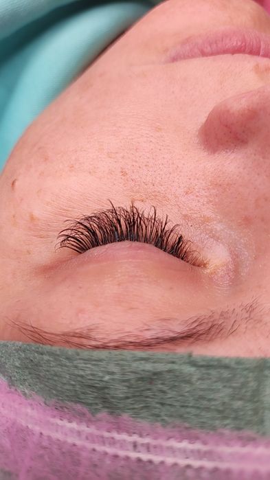 Нарощування вій.