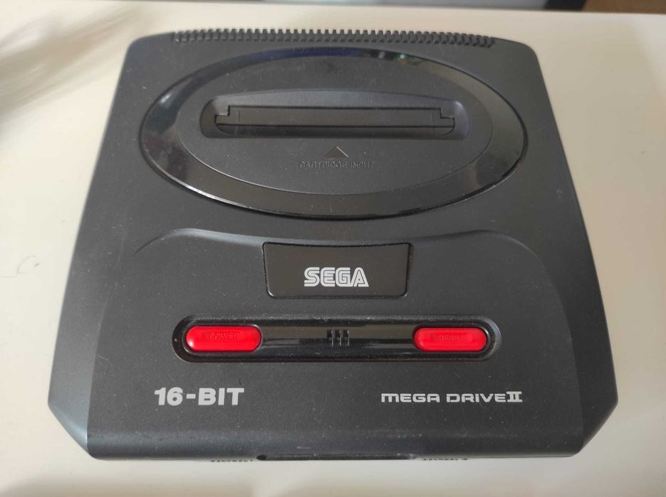 Consola Sega Megadrive 2 com 3 Comandos e 7 Jogos