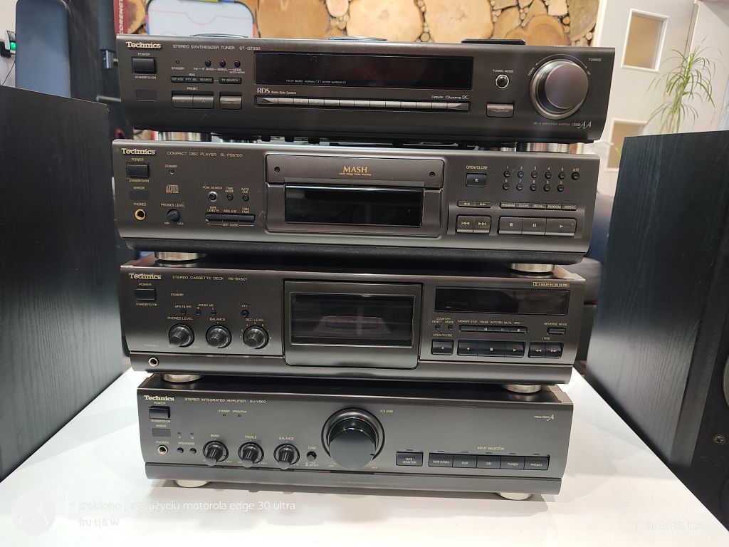 Wierza Technics wraz z kolumnami