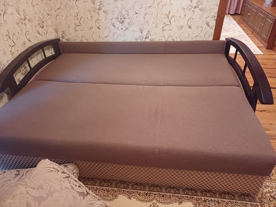 Продам диван двухспальный