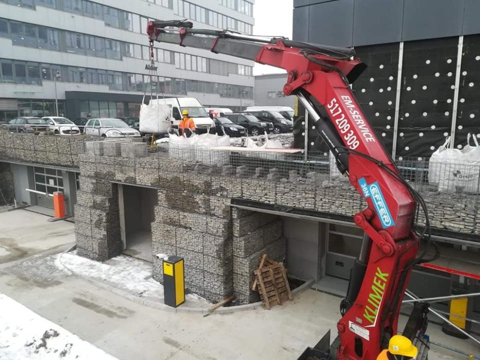 Transport palet materiałów budowlanych pustaków bloczków HDS jib