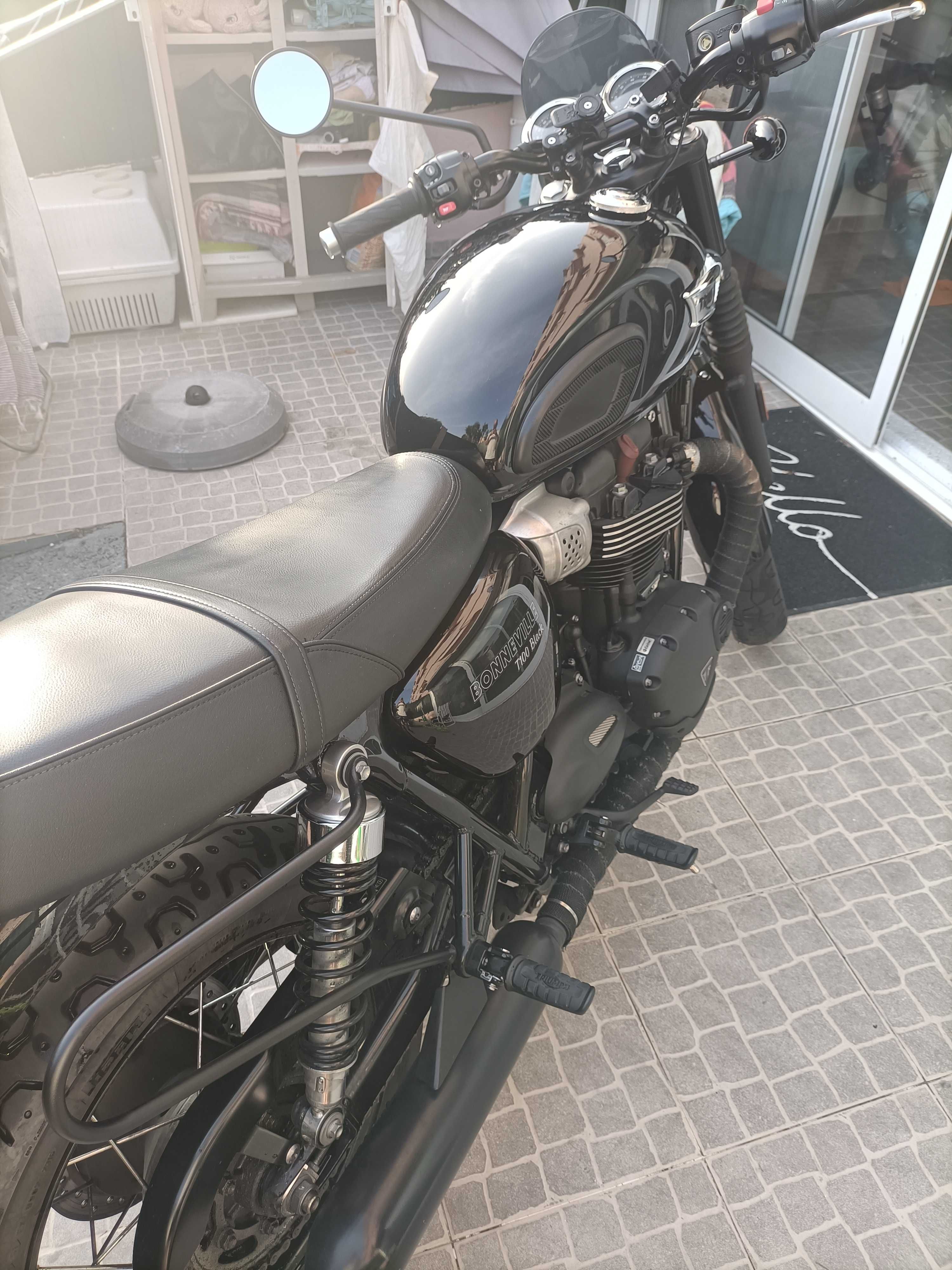 Triumph Bonneville T100 - 900CC - Ano 2017