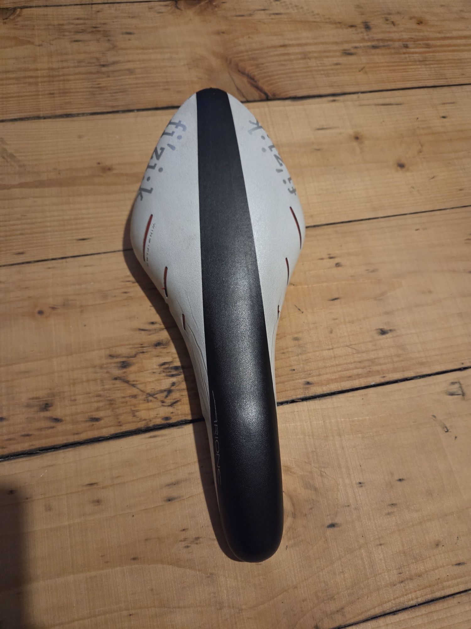 Siodełko rowerowe Fizik Arione R3 Kium