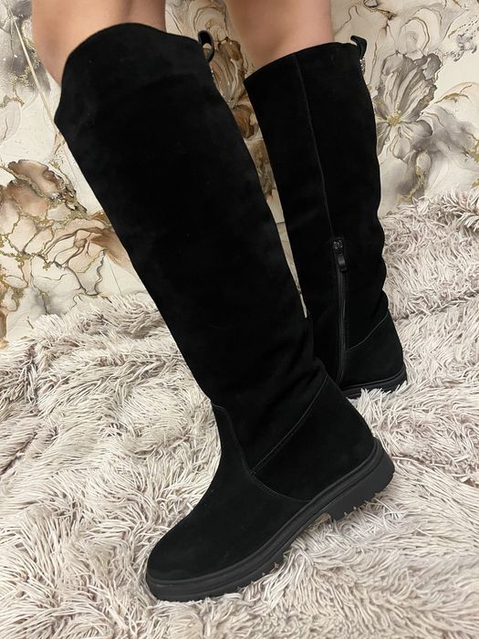 Продам замшивые сапоги