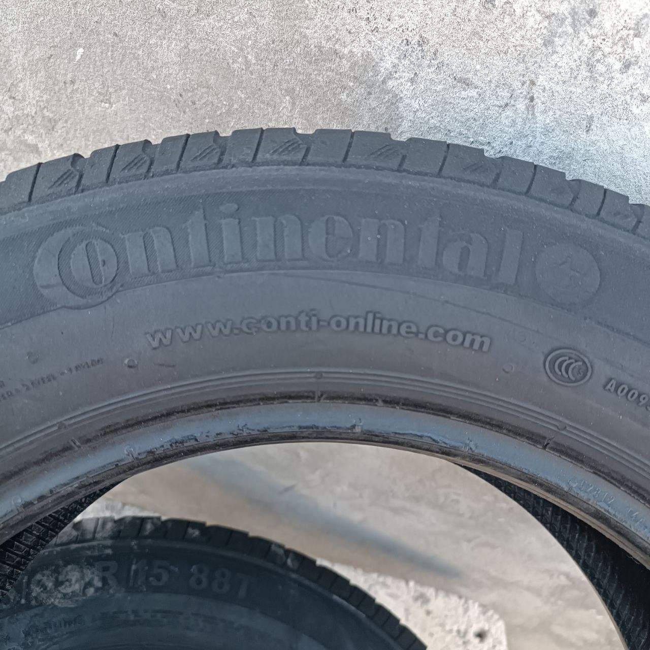 Літня резина Continental 185/65 R15 у відмінному стані