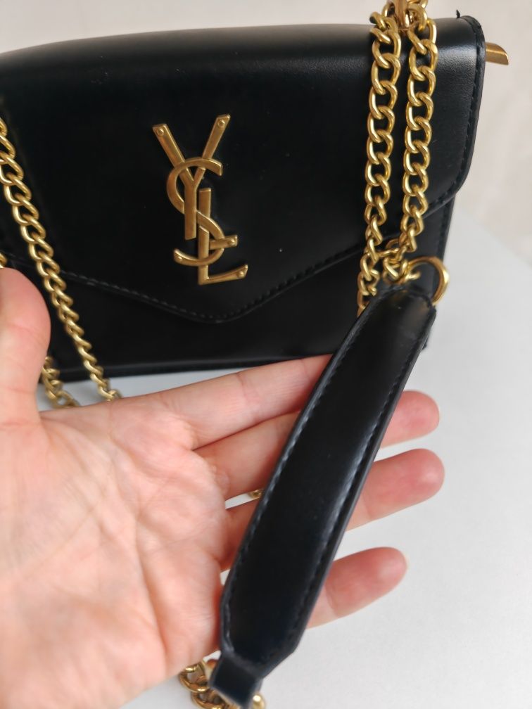 Torebka na złotym łańcuszku logowana Yves Saint Laurent