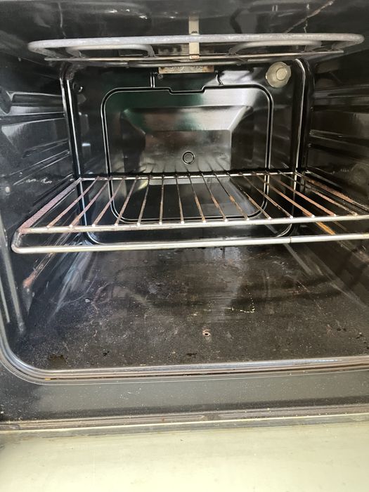Placa a gas e forno eletrico a funcionar bem 80uros