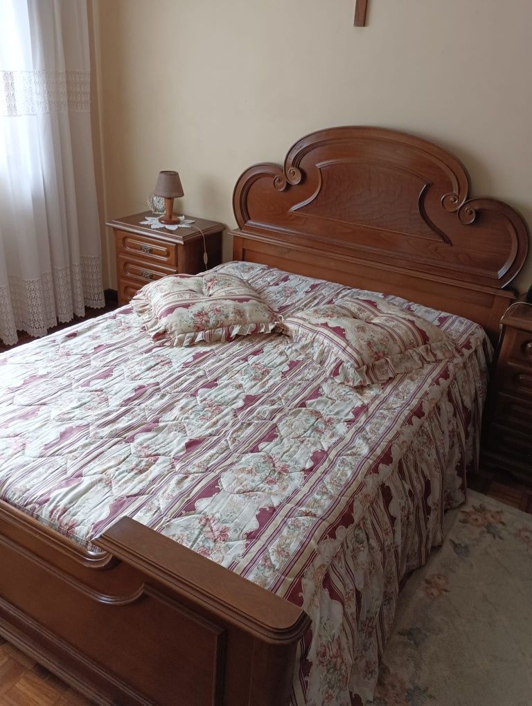 Quarto completo em madeira