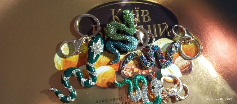 Подарок змея брелок камни  шикарний зеленая