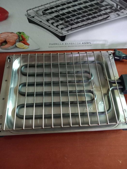 2 Grelhadores eléctricos, AEG e FLAMA