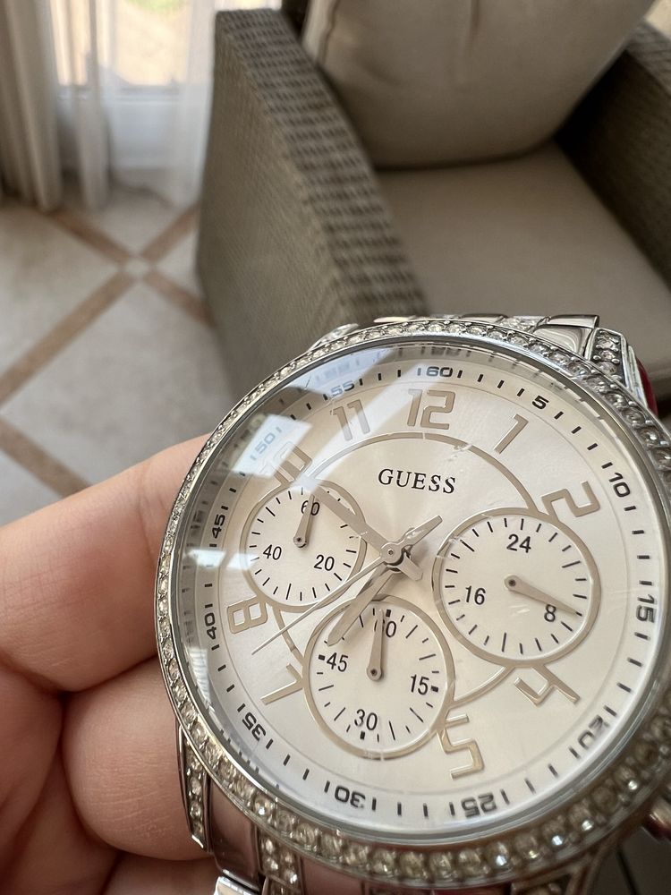 Годинник Guess та каміння Swarovski